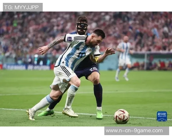 两位金球先生的传奇相遇2006年魔笛首秀梅西国家队首球回顾