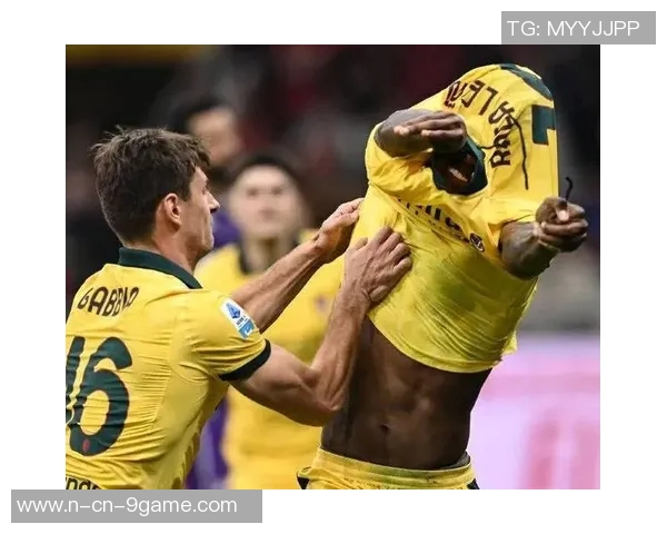 莱奥庆祝被加比亚拦截福法纳及时帮他整理衣领 莱奥庆祝被加比亚拦截福法纳及时帮他整理衣领