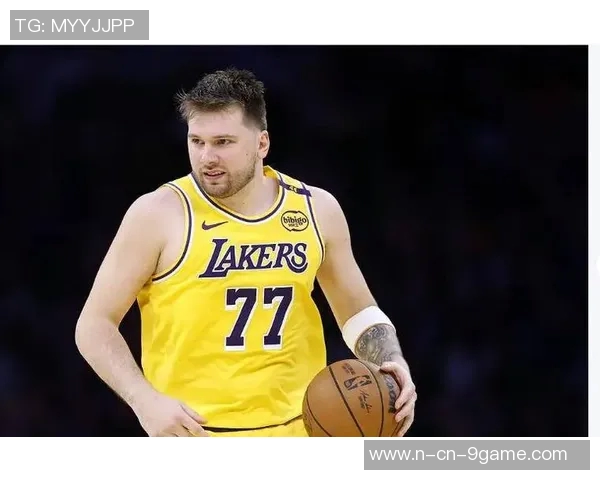 东契奇盛赞斯玛特防守技巧称其独特表现令人惊叹