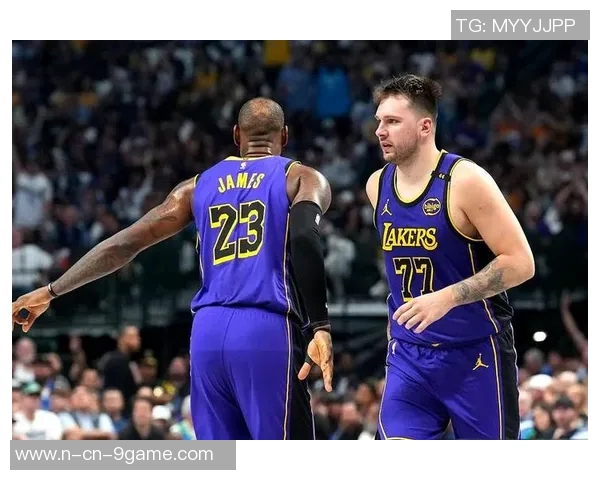 海斯称赞东契奇传球能力与老詹联手将形成强大牵制力