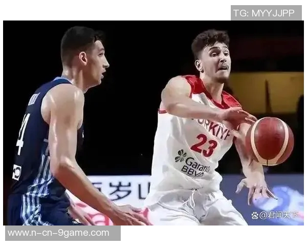 谢泼德防守失误引发申京愤怒拍地板场面尴尬令人心痛 谢泼德防守失误引发申京愤怒拍地板场面尴尬令人心痛